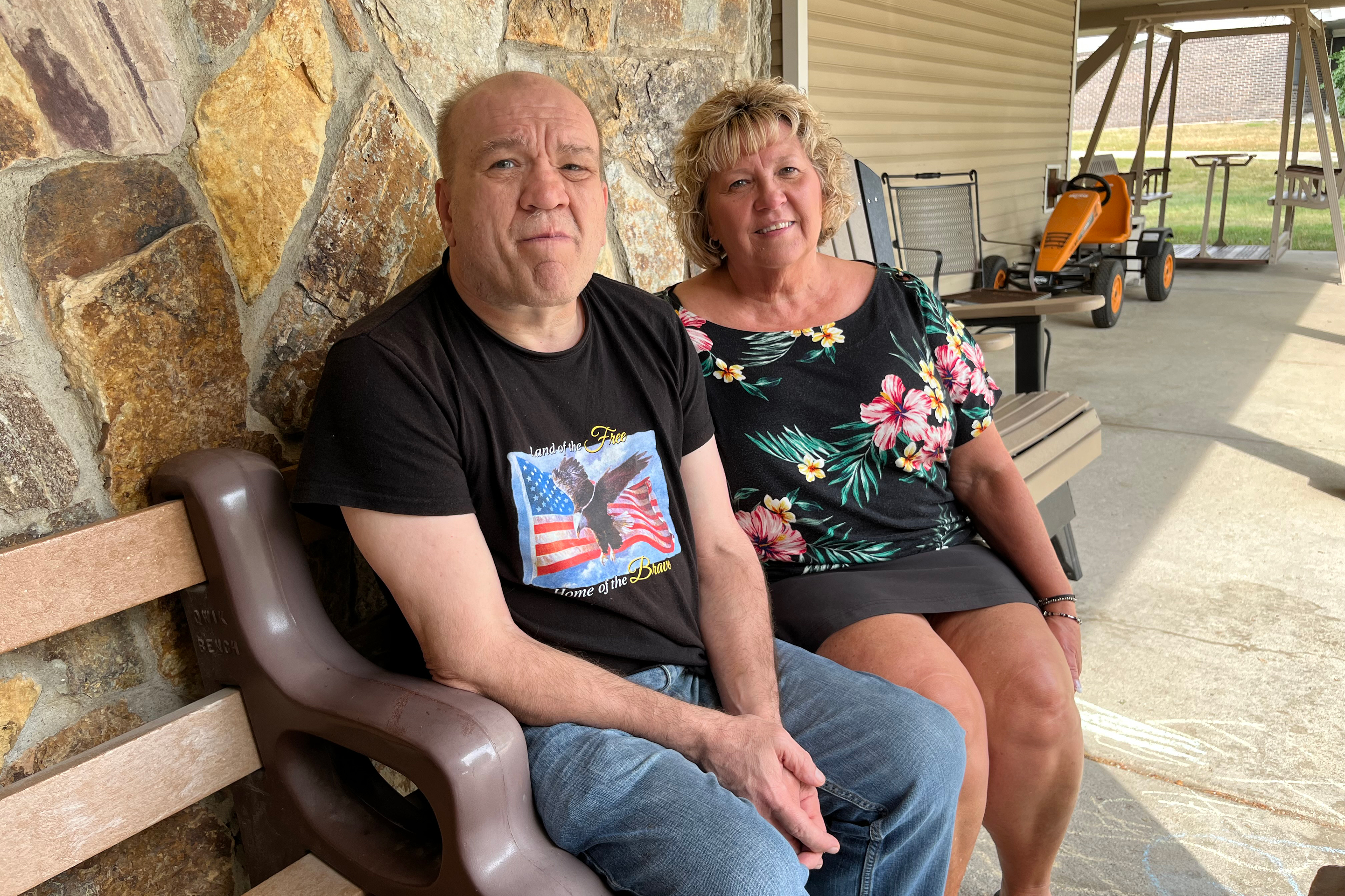 A photo shows Mike Lee sitting with his sister, Connie Bowen, on a bench outside.